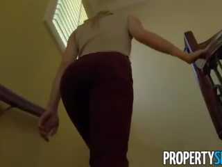Propertysex - sedusive млад homebuyer чука към продажба къща